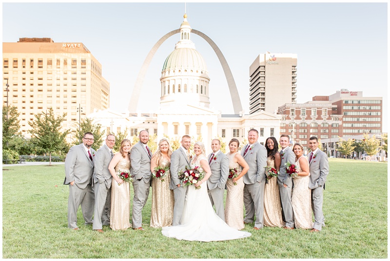 Wedding photo with arch St Louis