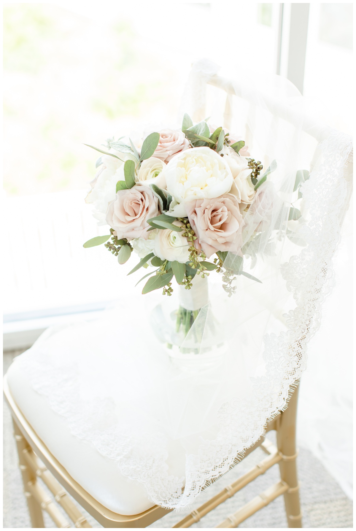 blush and peach wedding bouquet with veil