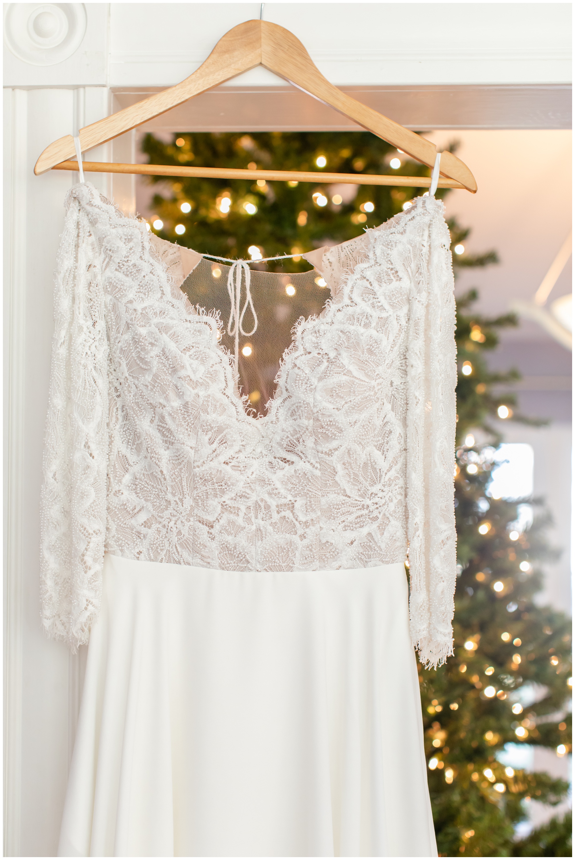 Greenhouse winter wedding wedding dress with Christmas tree